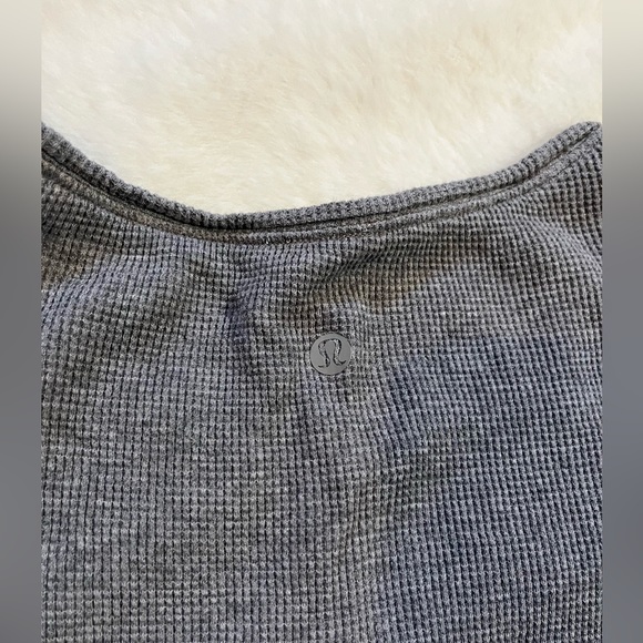 2 Lululemon women’s Love Crew III waffle Heathered Grey knit tshirts P2P 20” - Picture 9 of 9